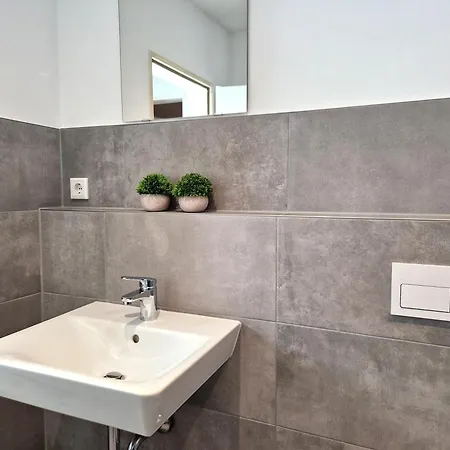 Meribu H1 Wohnung Fuer Monteure Und Arbeiter Gelsenkirchen Buitenkant foto